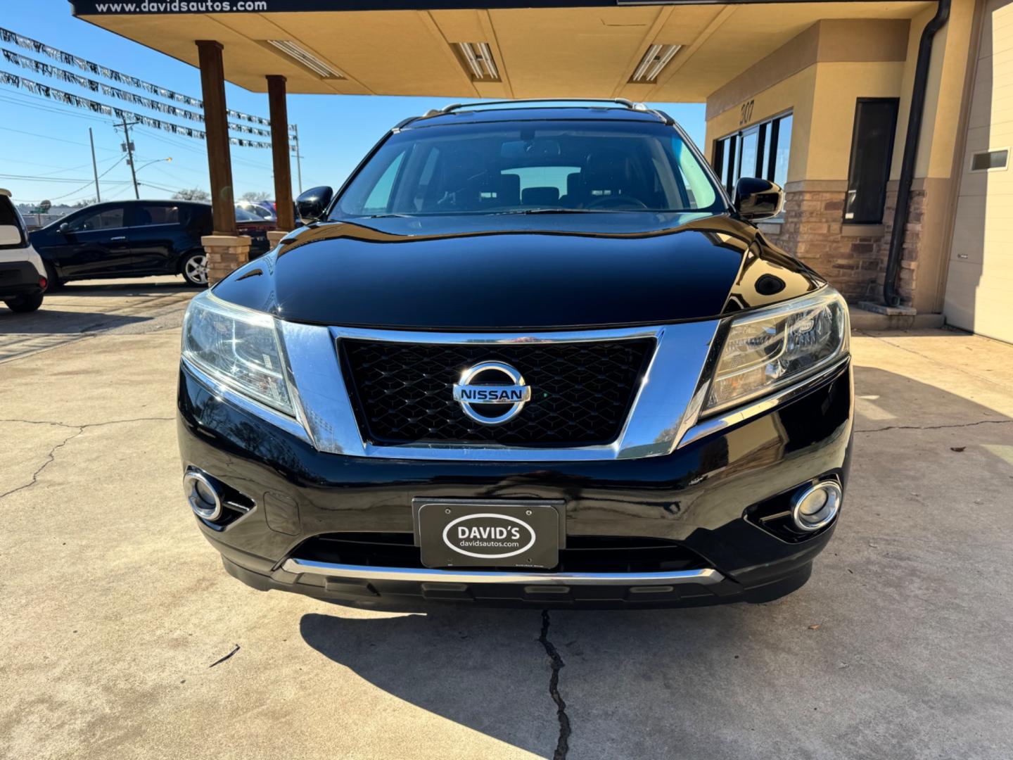 2014 BLACK Nissan Pathfinder S 2WD (5N1AR2MN8EC) with an 3.5L V6 DOHC 24V engine, Continuously Variable Transmission transmission, located at 307 West Marshall Avenue, Longview, TX, 75601, (903) 753-3091, 32.500828, -94.742577 - Photo#0